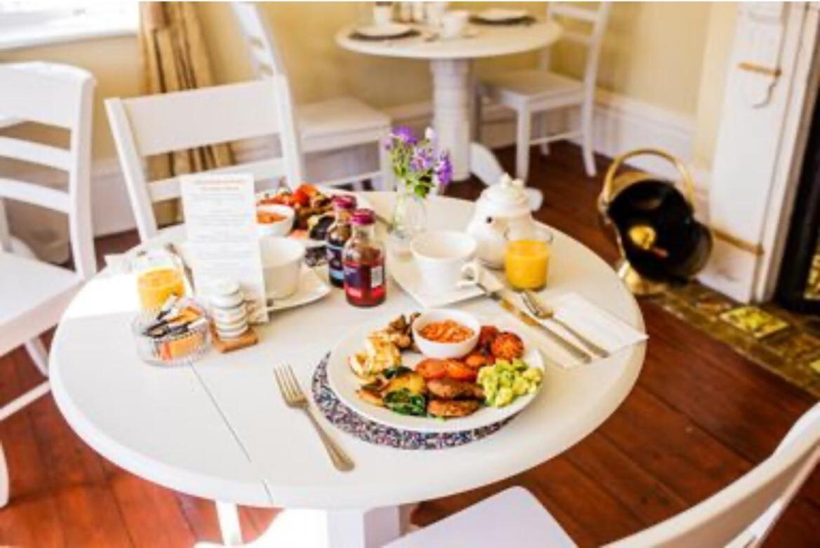 Abbotsleigh Of Whitby Bed and Breakfast Buitenkant foto