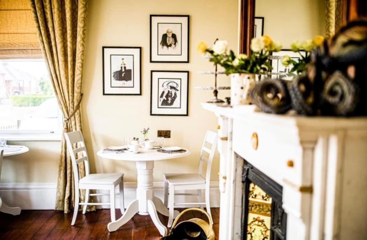 Abbotsleigh Of Whitby Bed and Breakfast Buitenkant foto