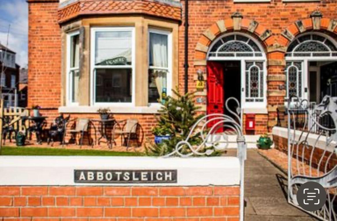 Abbotsleigh Of Whitby Bed and Breakfast Buitenkant foto